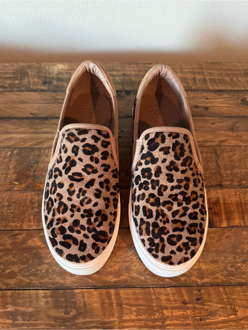 UGG Women’s Jass Exotic Leopard Slip-On Platform Sneakers Size 10 - Picture 3 of 12